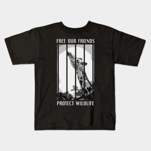 free our friends - giraffes Kids T-Shirt